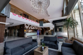  Kristal Hotel Kupang  Купанг